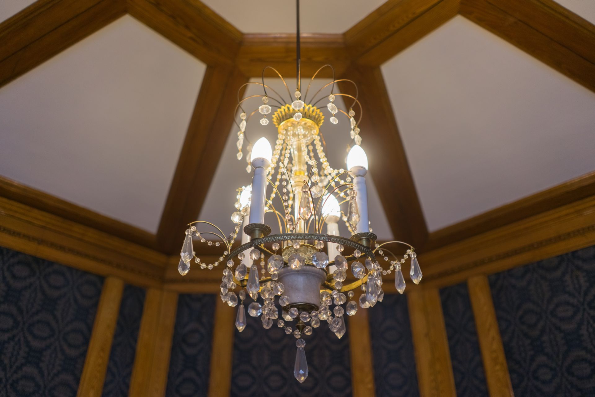 Chandelier, 1900–1929, Archdiocese of Vilnius. Photo by Povilas Jarmala, 2017