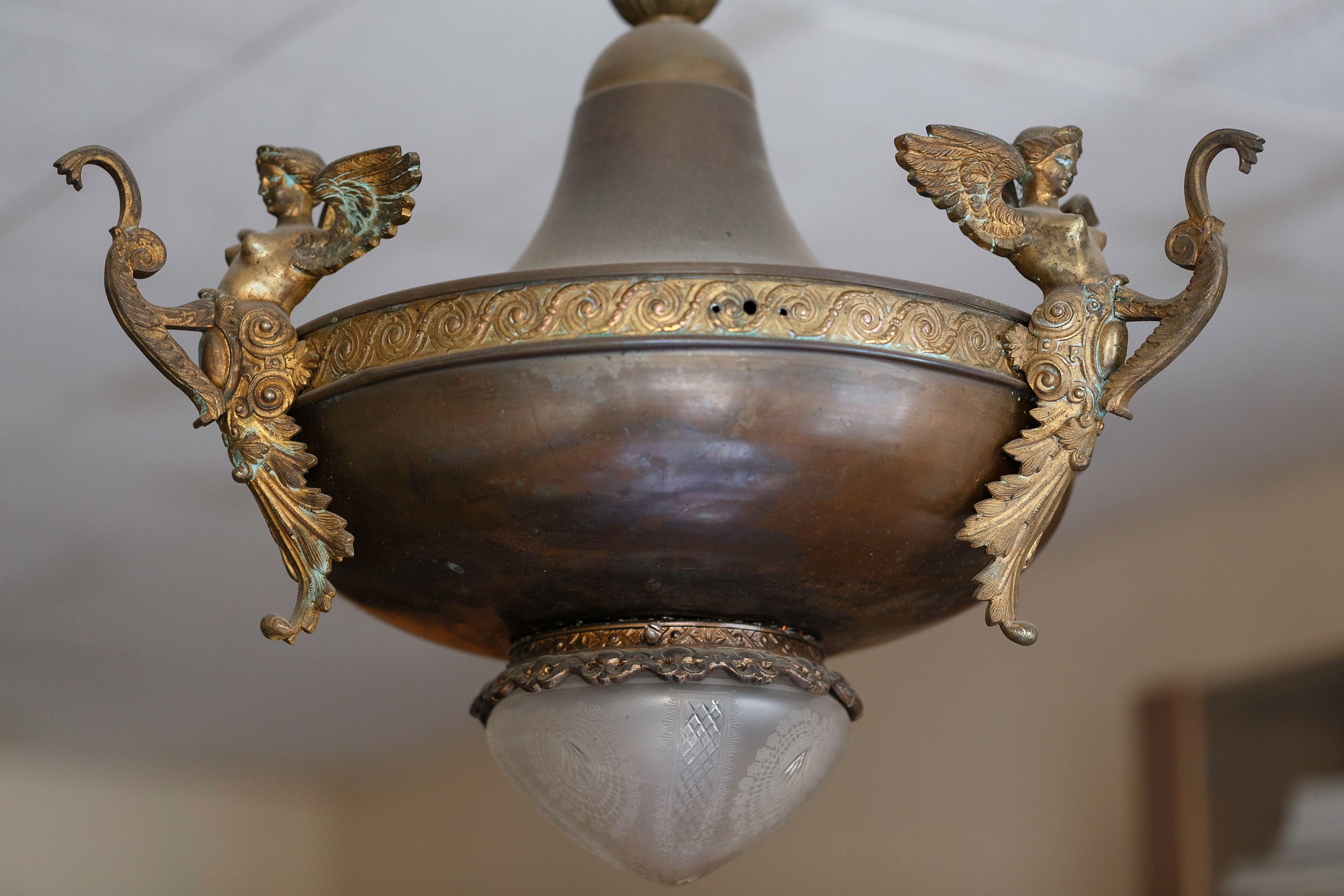 A fragment of the chandelier, the 1900s–1920s, the National M. K. Čiurlionis Museum of Art, Tt-11968. Photo by Povilas Jarmala, 2019