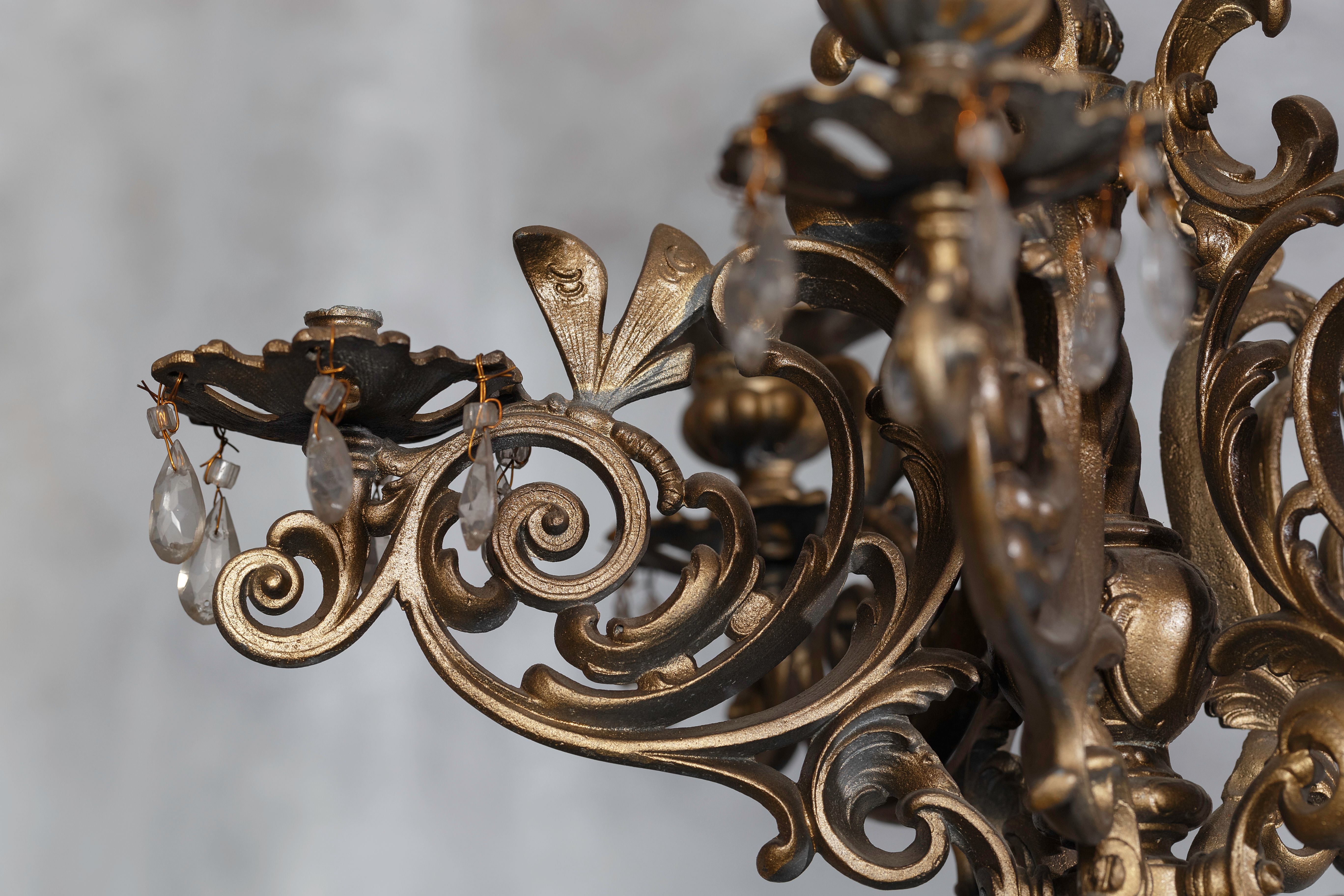 A fragment of the chandelier, the late 19th – early 20th century, the National M. K. Čiurlionis Museum of Art, Tt-6083. Photo by Povilas Jarmala, 2019