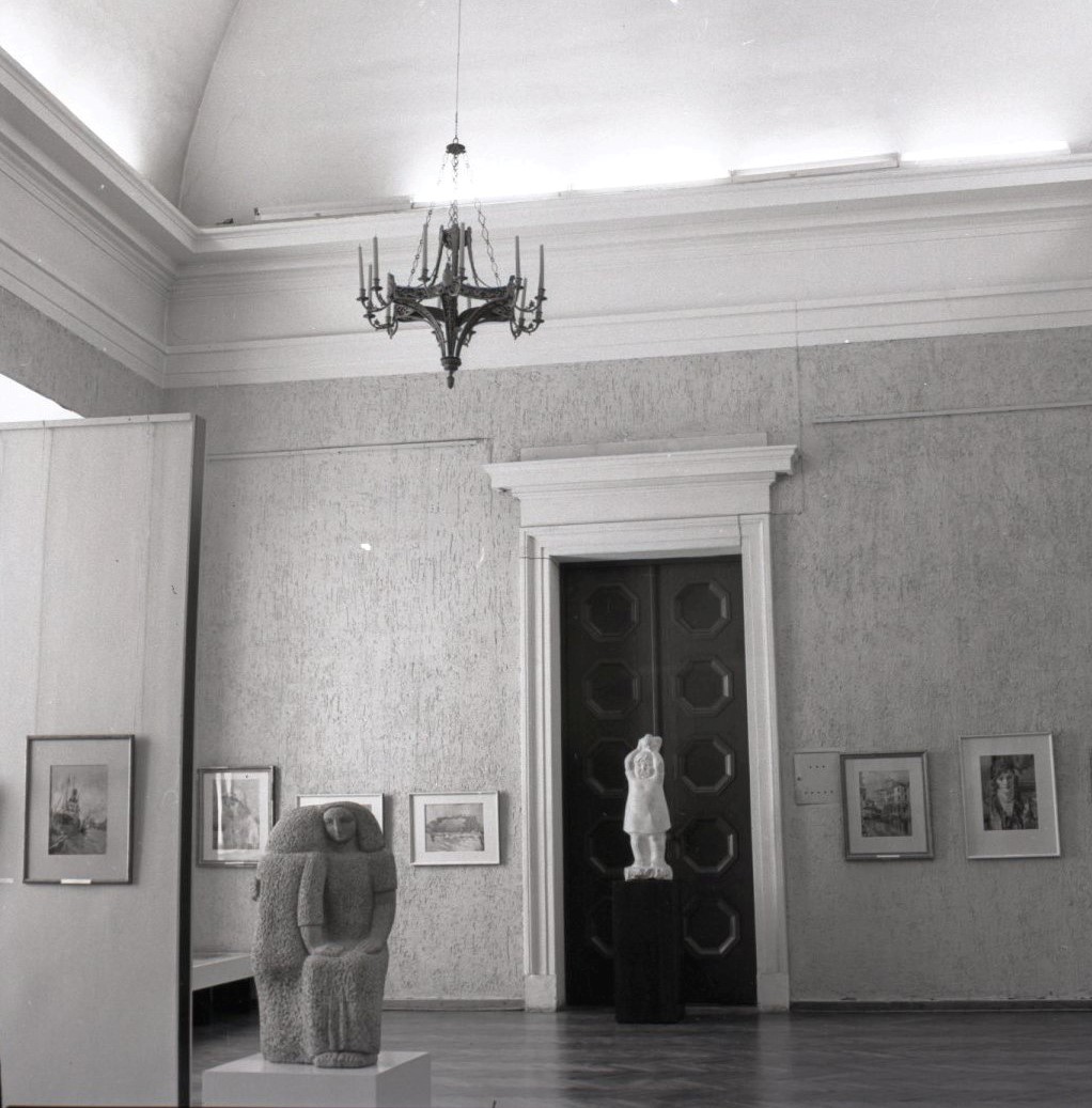 Chandelier at the Vilnius Town Hall, photo by Jonas Šaparauskas, 1973, in: Library of Cultural Heritage Centre, f. 41, ap.1, Nr. 1542