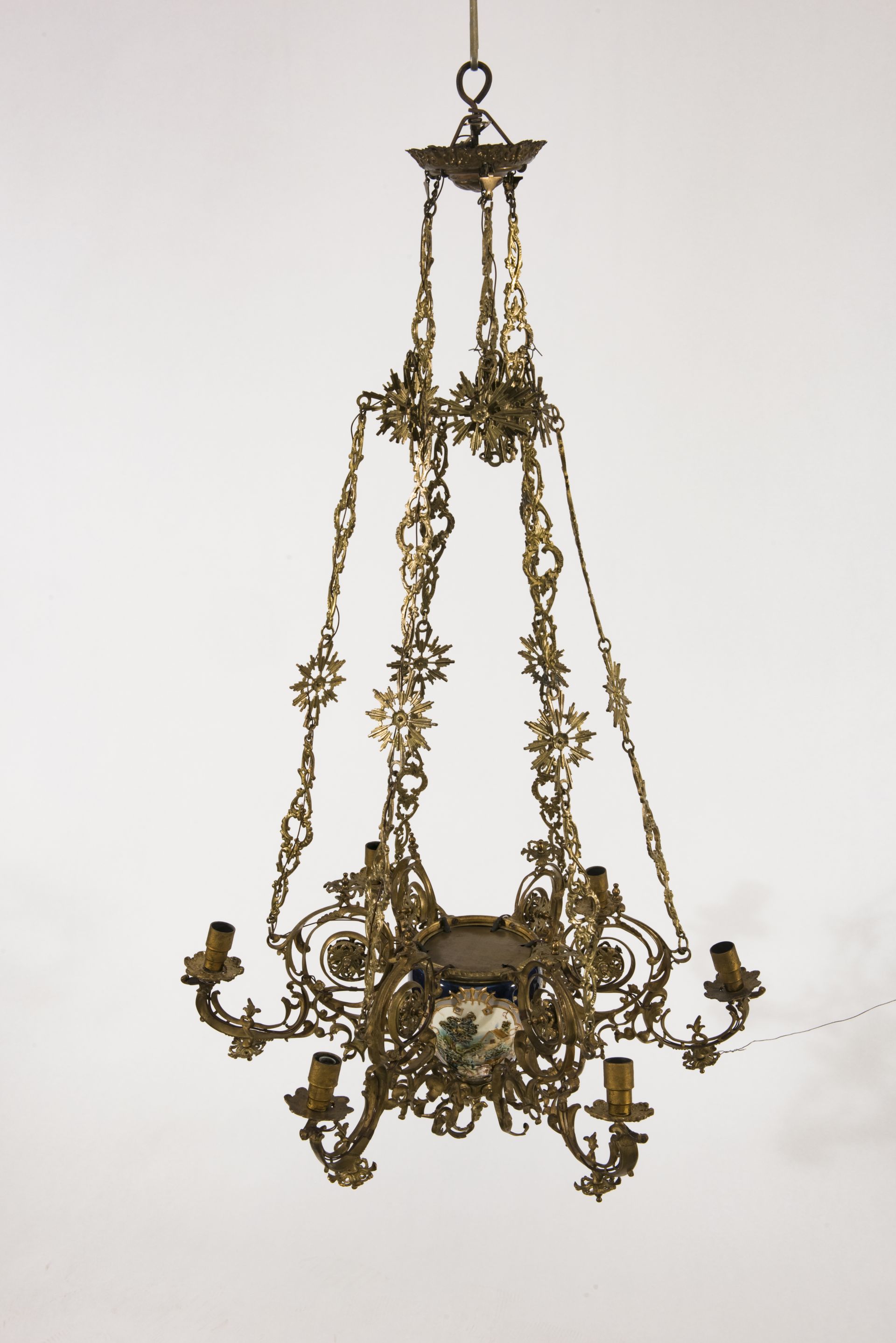 Chandelier, 1887–1919, National Museum of Lithuania, KR-73. Photo by Kęstutis Stoškus, 2017