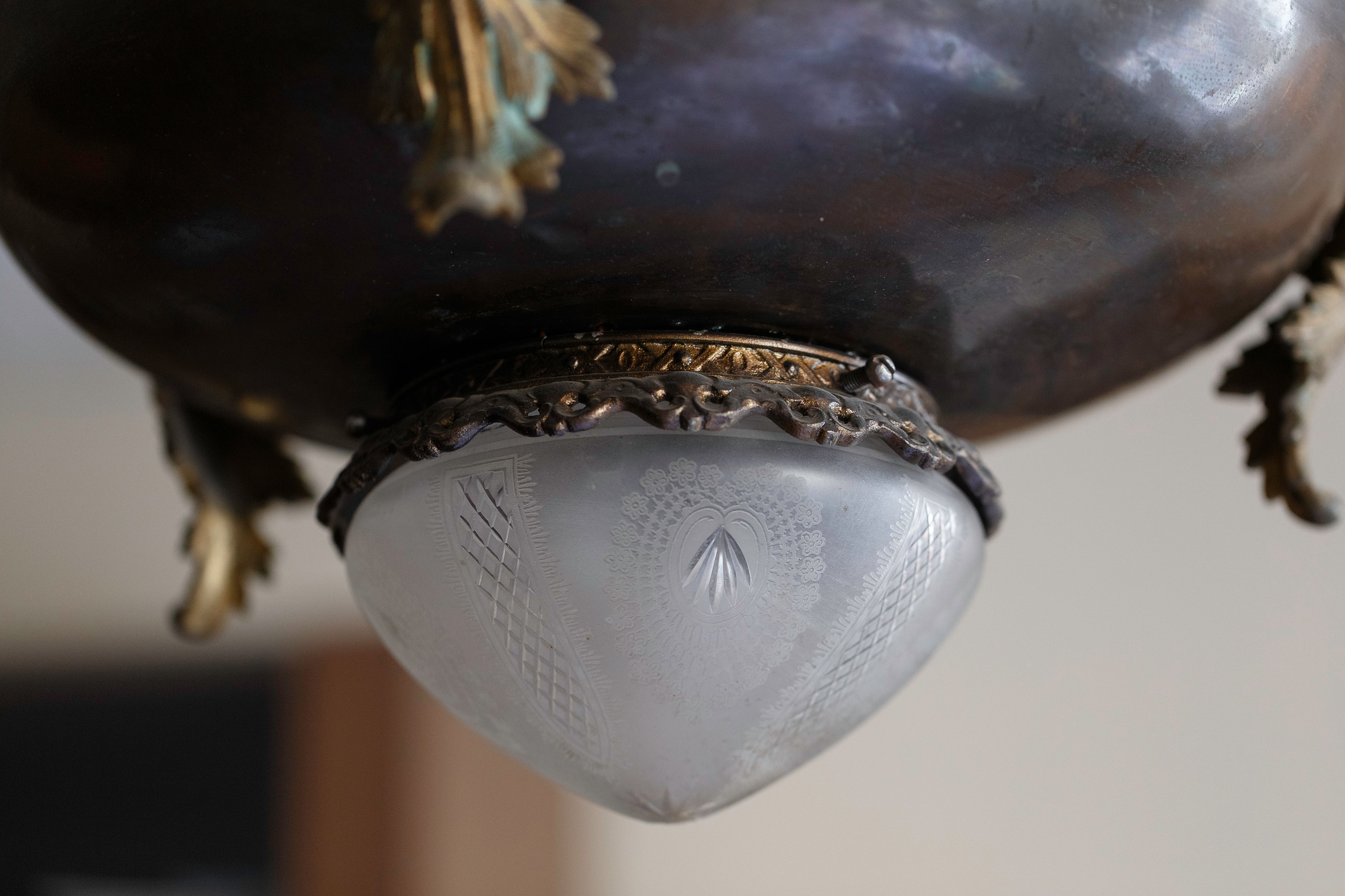 A fragment of the chandelier, the 1900s–1920s, the National M. K. Čiurlionis Museum of Art, Tt-11968. Photo by Povilas Jarmala, 2019